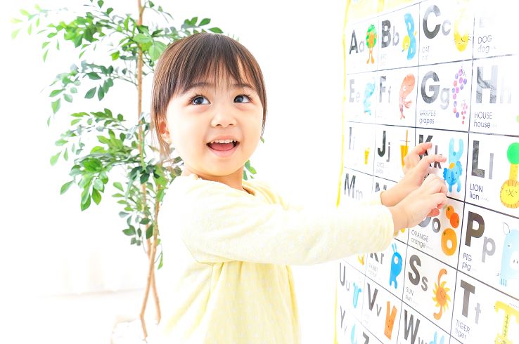 英語学習に効果的な「フォニックス」とは？メリットや学び方のポイントを解説