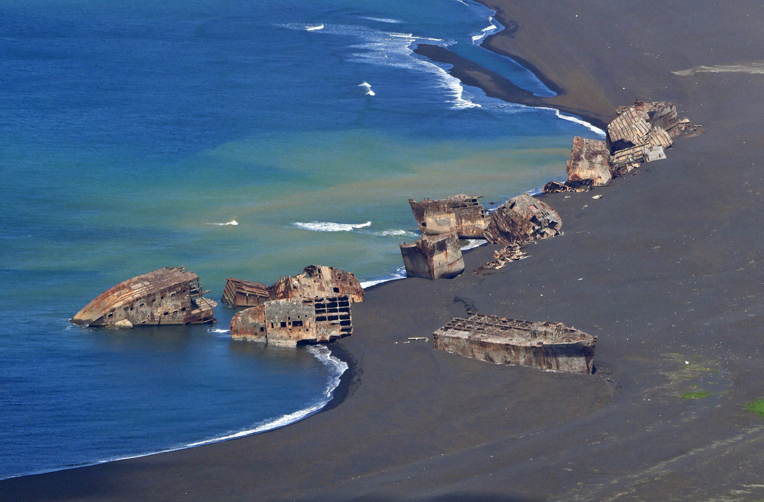 火山噴火で 硫黄島の沖合に新たな島