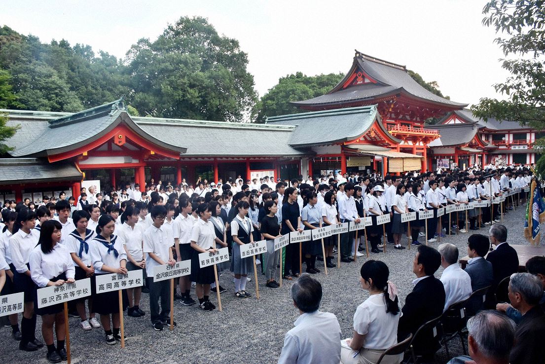 百人一首の魅力と楽しみ方を紹介！冬休みは古典に親しもう