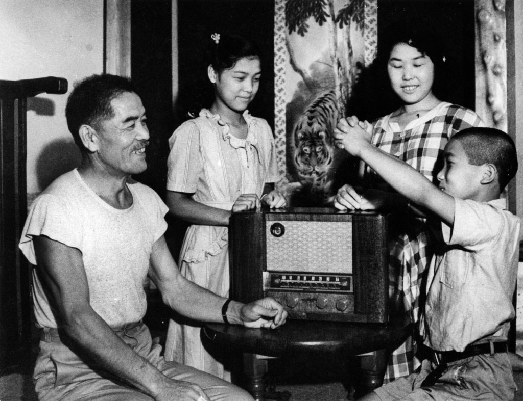 ラジオ放送開始から100年【ニュース知りたいんジャー】│子どもの